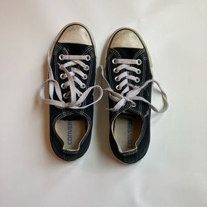 Low top chuck Taylors